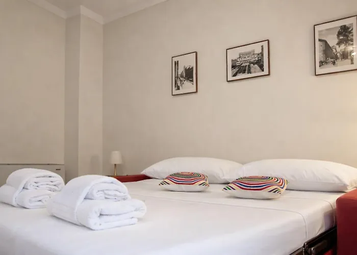 Peaceful apartment in piazza Venezia's alleys